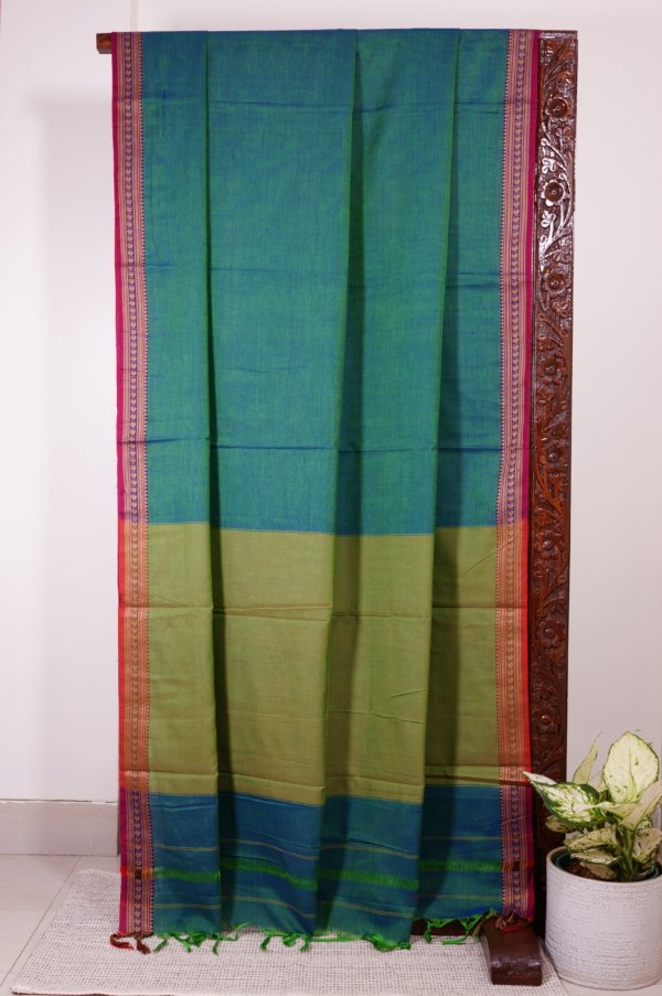 Green Narayanpet Small Border Saree - Image 3