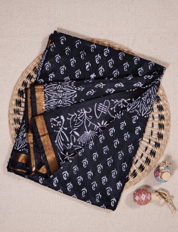 Black Soft Silk Leaf Pattern Saree - Image 2
