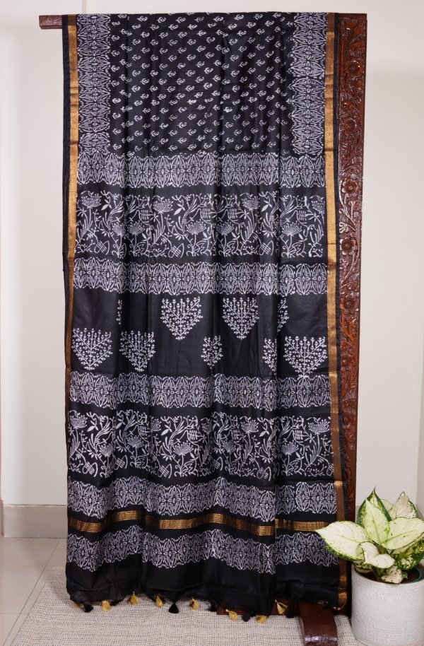 Black Soft Silk Leaf Pattern Saree - Image 3