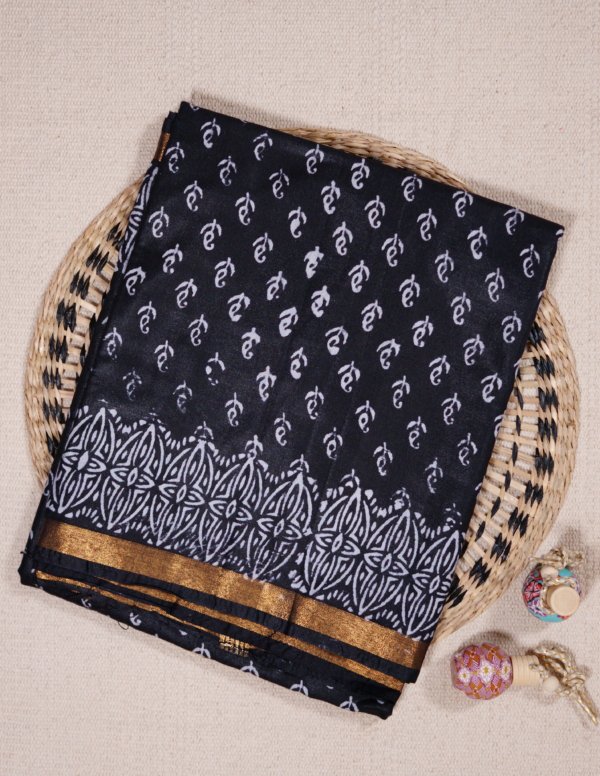 Black Soft Silk Leaf Pattern Saree