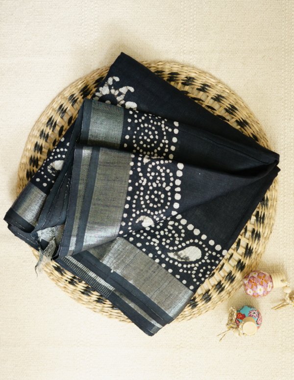 Black Linen Saree - Image 2