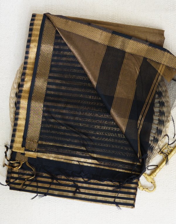 Black Golden Tissue Lining Maheshwari Saree - Image 4