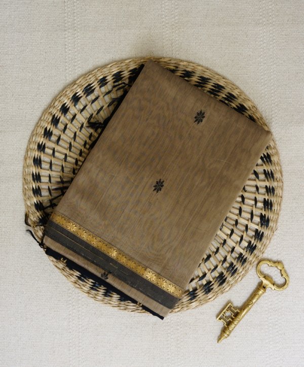 Bronze Gold Maheshwari Thin Zari Border with Butti Saree - Image 2