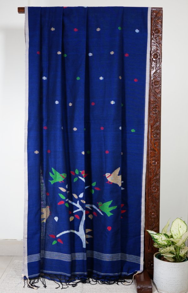 Indigo Jamdani Parrot Pallu Handloom Saree - Image 3