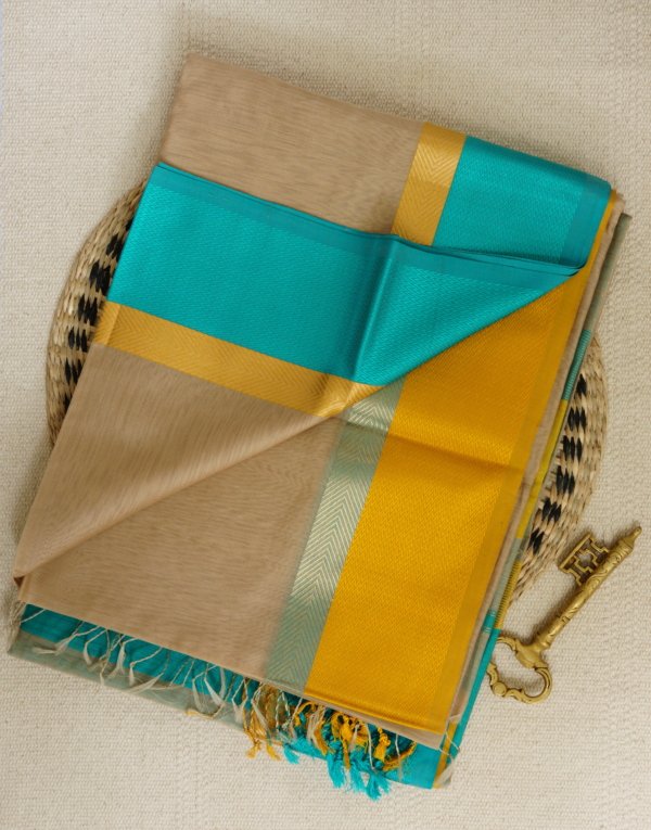 Beige Maheshwari Ganga Jamuna Border Saree - Image 2