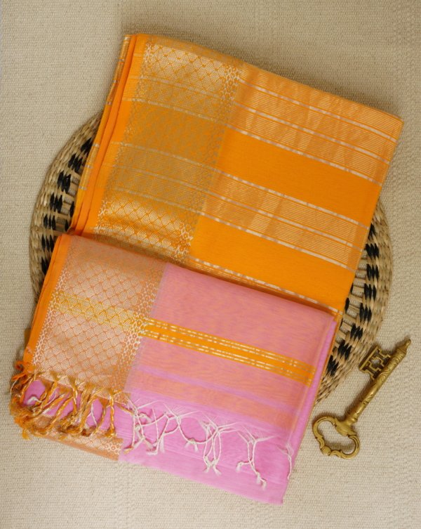 Light Pink Maheshwari Golden Border Saree - Image 3