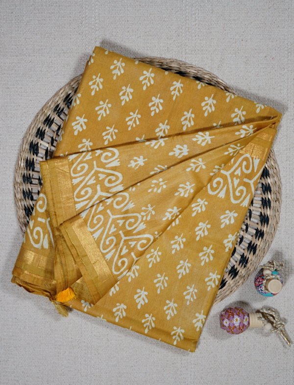 Yellow Soft Silk Floral Pattern Saree - Image 2